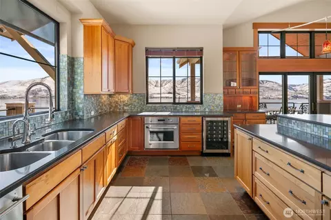 Kitchen - 232 Crystal Dr, Chelan, WA 98816 photo 6 of 6