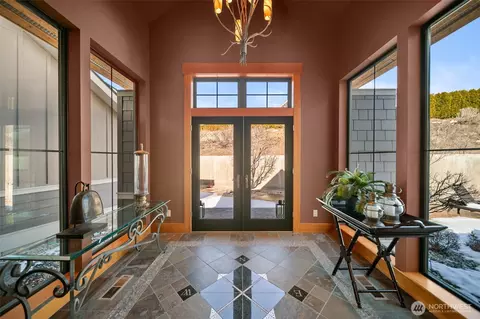 Entry Way - 232 Crystal Dr, Chelan, WA 98816 photo 2 of 6