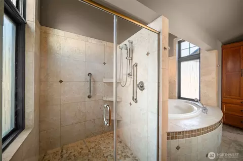Bath - 232 Crystal Dr, Chelan, WA 98816 photo 2 of 4
