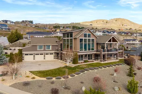 Exterior - 232 Crystal Dr, Chelan, WA 98816 photo 3 of 4