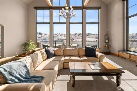 Living - 232 Crystal Dr, Chelan, WA 98816 photo 2 of 3