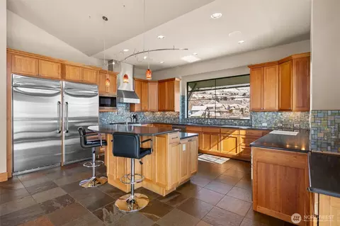 Kitchen - 232 Crystal Dr, Chelan, WA 98816 photo 2 of 6
