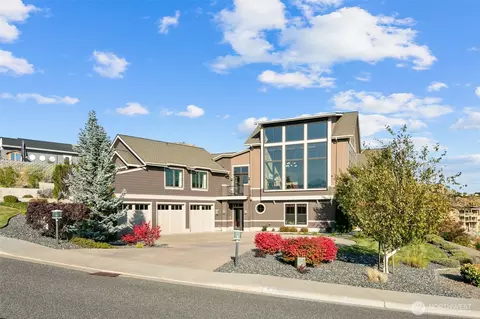 Exterior - 232 Crystal Dr, Chelan, WA 98816 photo 3 of 5