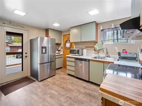 Kitchen - 29518 SE 384th St, Enumclaw, WA 98022 photo 1 of 4