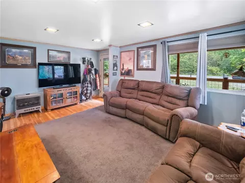 Living - 29518 SE 384th St, Enumclaw, WA 98022 photo 3 of 3