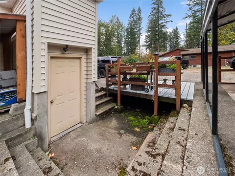 Exterior - 29518 SE 384th St, Enumclaw, WA 98022 photo 5 of 16
