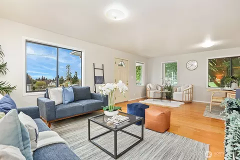 Living - 2001 State St, Everett, WA 98201 photo 4 of 4
