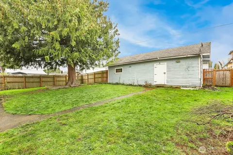 Exterior - 2001 State St, Everett, WA 98201 photo 6 of 9