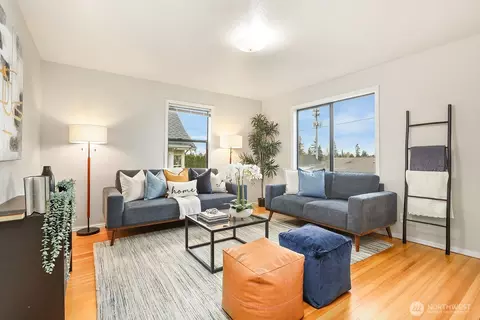 Living - 2001 State St, Everett, WA 98201 photo 1 of 4