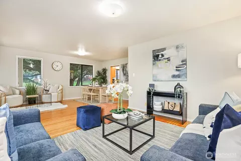 Living - 2001 State St, Everett, WA 98201 photo 3 of 4