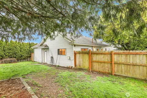 Exterior - 2001 State St, Everett, WA 98201 photo 8 of 9