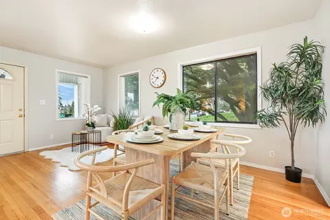 Dining - 2001 State St, Everett, WA 98201 photo 2 of 2
