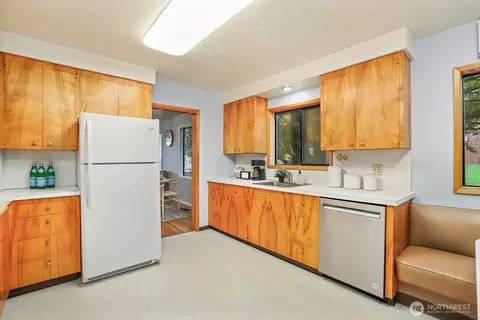 Kitchen - 2001 State St, Everett, WA 98201 photo 2 of 4