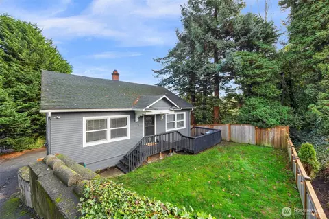 Exterior - 5431 Broadway, Everett, WA 98203 photo 4 of 5