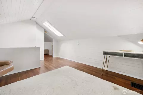 Entry Way - 5431 Broadway, Everett, WA 98203 photo 2 of 2