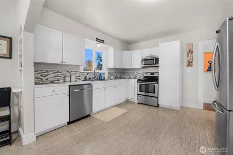 Kitchen - 5431 Broadway, Everett, WA 98203 photo 4 of 4