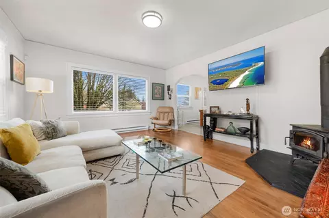 Living - 5431 Broadway, Everett, WA 98203 photo 1 of 5
