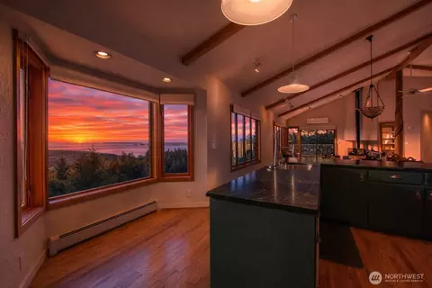 Kitchen - 406 Parker Reef Rd, Eastsound, WA 98245 photo 4 of 6