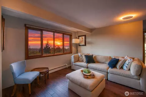 Living - 406 Parker Reef Rd, Eastsound, WA 98245 photo 4 of 4