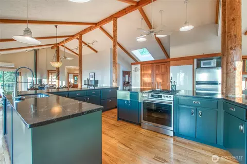 Kitchen - 406 Parker Reef Rd, Eastsound, WA 98245 photo 3 of 6