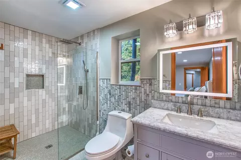 Bath - 406 Parker Reef Rd, Eastsound, WA 98245 photo 4 of 4
