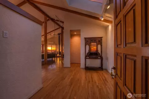 Entry Way - 406 Parker Reef Rd, Eastsound, WA 98245 photo 1 of 2
