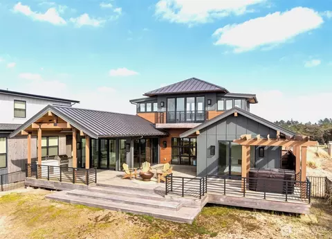 911 Dune Crst, Westport, WA 98595