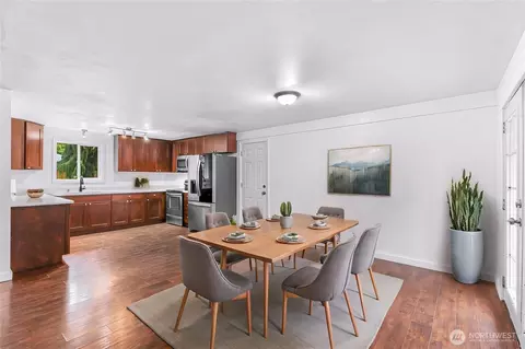 Dining - 2422 73rd St SE, Everett, WA 98203 photo 1 of 1