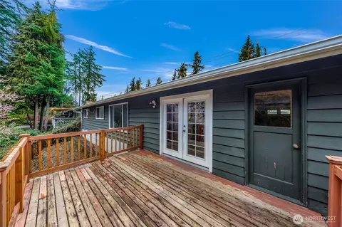 Exterior - 2422 73rd St SE, Everett, WA 98203 photo 2 of 11