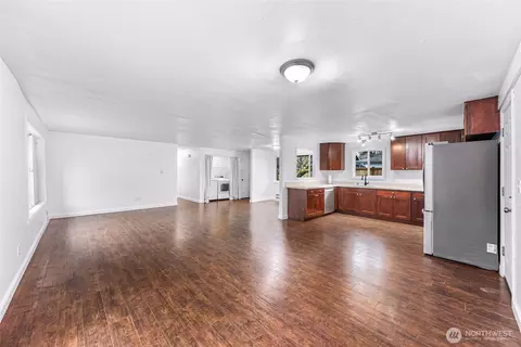 Living - 2422 73rd St SE, Everett, WA 98203 photo 4 of 4
