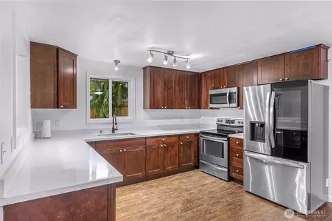 Kitchen - 2422 73rd St SE, Everett, WA 98203 photo 2 of 3