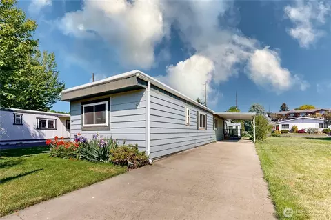 1420 SE Chickadee Ln, College Place, WA 99324