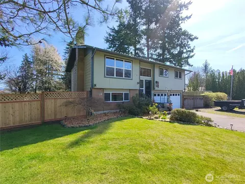 6786 La Bello Dr, Lynden, WA 98264