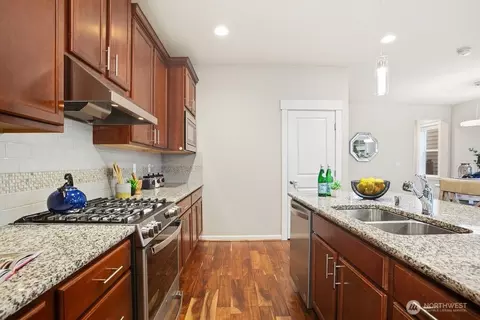 Kitchen - 4329 186th Pl SE, Bothell, WA 98012 photo 4 of 5