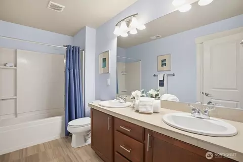 Bath - 4329 186th Pl SE, Bothell, WA 98012 photo 3 of 3