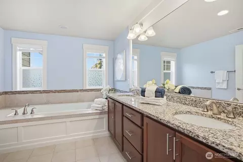 Bath - 4329 186th Pl SE, Bothell, WA 98012 photo 1 of 3