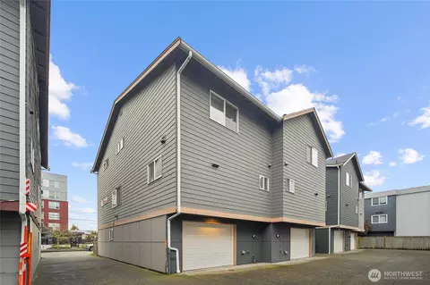 926 N 96th St, Seattle, WA 98103