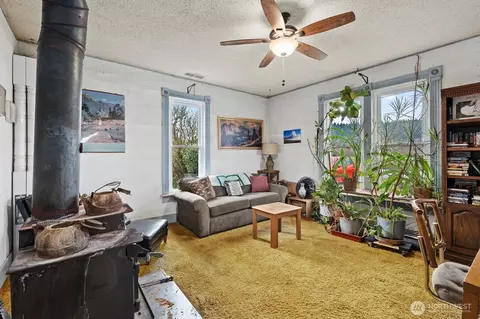 Living - 20807 Orville Rd E, Orting, WA 98360 photo 1 of 1