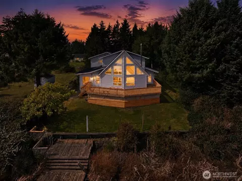 628 Weatherwax Loop NE, Ocean Shores, WA 98569