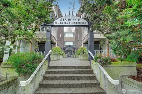 215 20th Ave E #307, Seattle, WA 98112