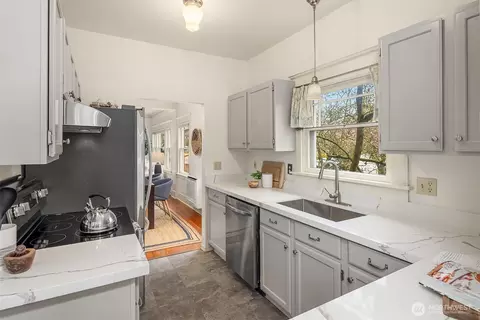 749 N 96th St, Seattle, WA 98103 photo 12