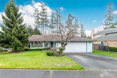 901 SW Barrington Dr, Oak Harbor, WA 98277