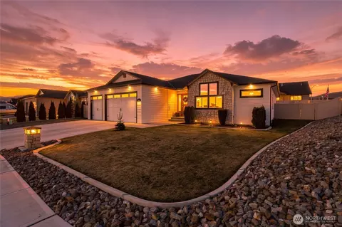 2663 7th St SE, East Wenatchee, WA 98802