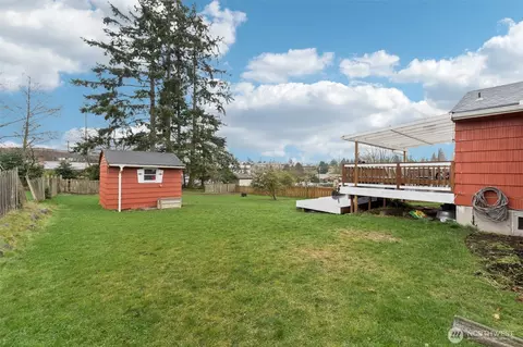 Exterior - 2314 8th St, Everett, WA 98201 photo 6 of 8