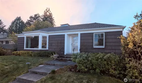 16255 38th Ave NE, Lake Forest Park, WA 98155