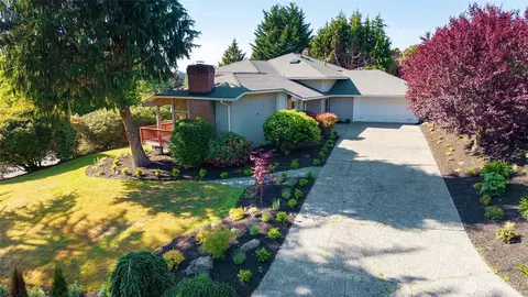 8808 NE 14th St, Clyde Hill, WA 98004