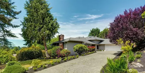 8808 NE 14th St, Clyde Hill, WA 98004