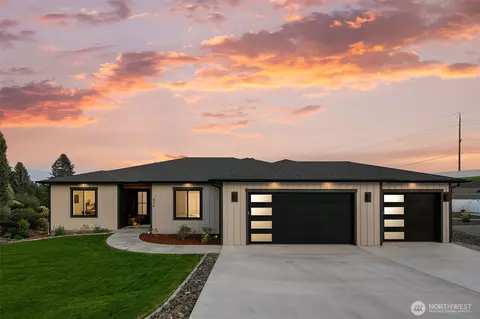838 Autumn Crest Dr, Wenatchee, WA 98801