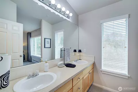 Bath - 2009 196th St SE #C-303, Bothell, WA 98012 photo 1 of 3