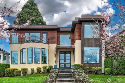 526 14th Ave W, Kirkland, WA 98033